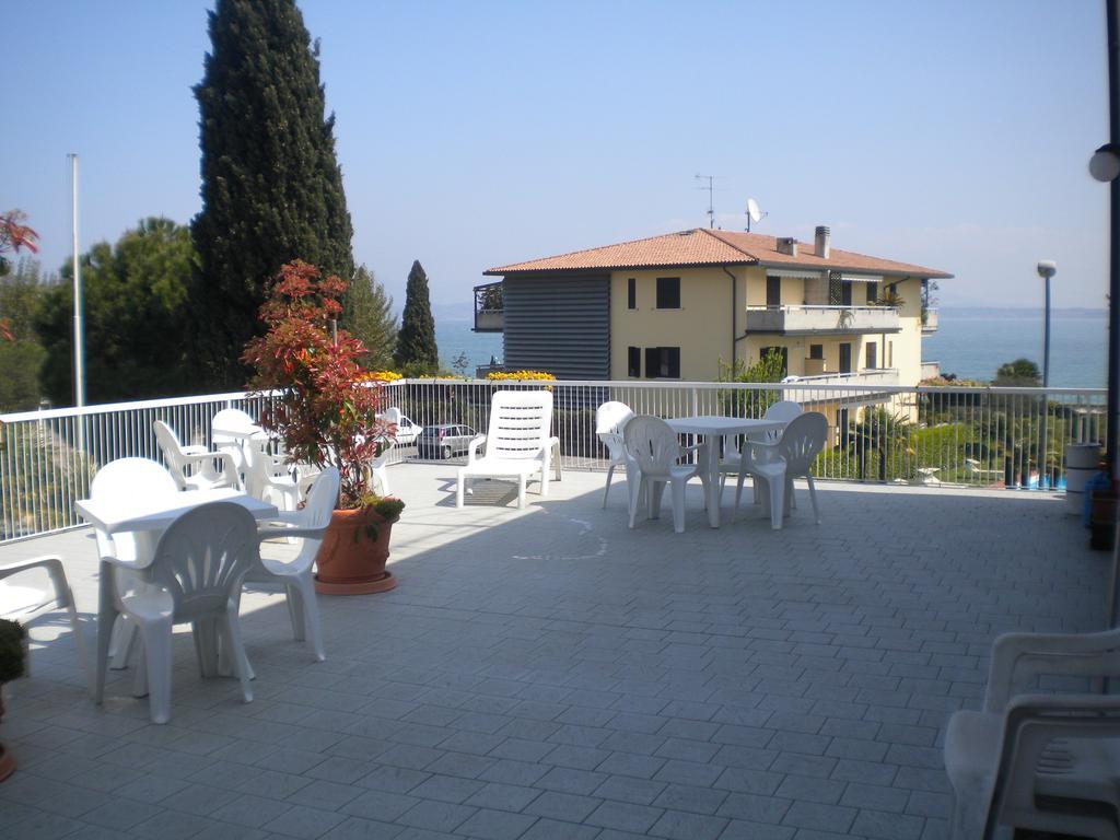 Residence Poggio Al Lago Sirmione Oda fotoğraf